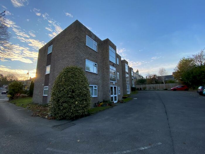 1 Bedroom Flat To Rent In Lucknow Court, Glen Road, S7