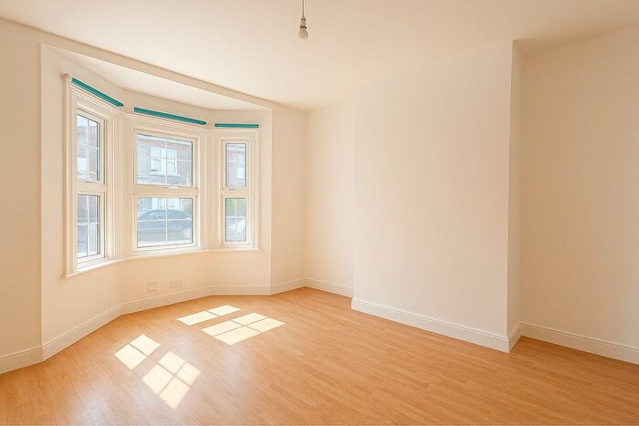 4 Bedroom Property To Rent In Moffat Road, London, SW17