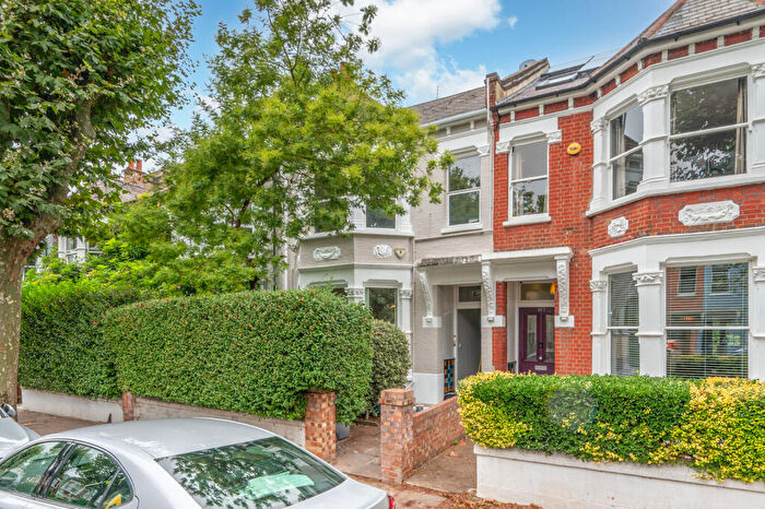 1 Bedroom Flat For Sale In Victoria Road, Queen's Park, London, NW6