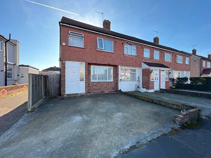 3 Bedroom End Of Terrace House To Rent In Granville Road, Hayes, UB3