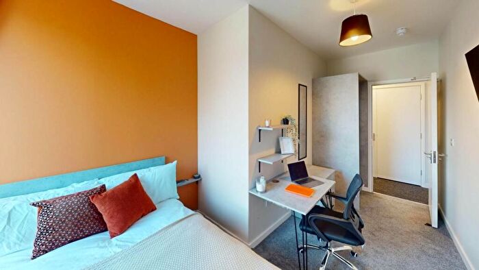 6 Bedroom Flat To Rent In Fitzhardinge House, Bristol, BS1