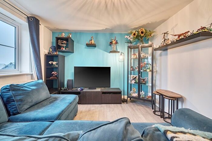 1 Bedroom Flat For Sale In Barton Way, Dartmouth, Devon, TQ6