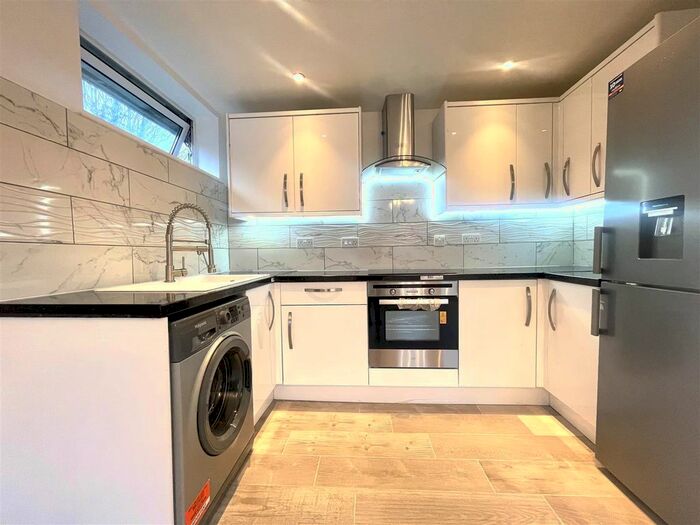 2 Bedroom Flat To Rent In Butlers Court, Trinity Lane, Waltham Cross, EN8