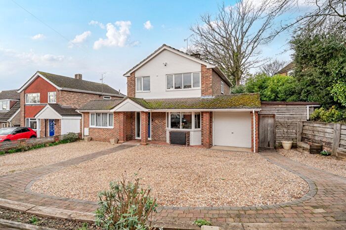 4 Bedroom Detached House For Sale In Alma Way, Farnham, GU9