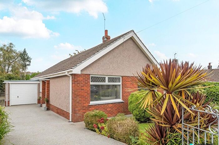 3 Bedroom Detached Bungalow For Sale In Moorland Avenue, Newton, Swansea, SA3
