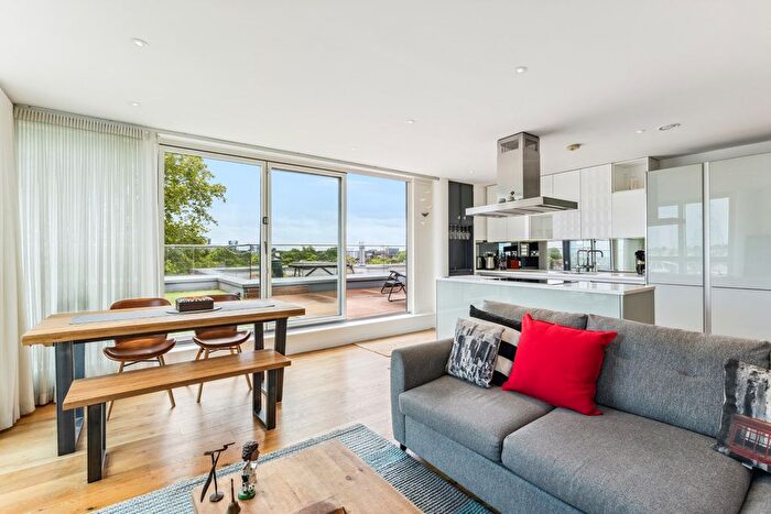 2 Bedroom Flat For Sale In Goldhawk Road, Shepherd's Bush, London, W12