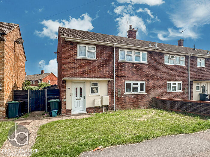 3 Bedroom Semi-Detached House For Sale In Spruce Avenue, Colchester, CO4
