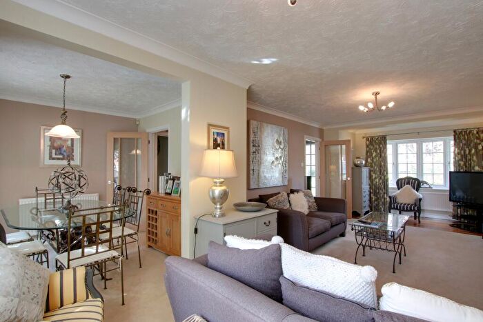 5 Bedroom Detached House For Sale In Foxgloves, Fareham, PO16