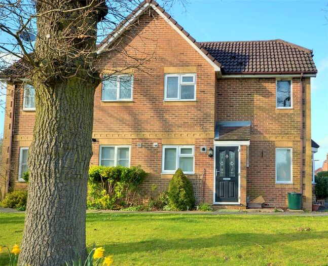 1 Bedroom Detached House To Rent In Smallfield, Surrey, RH6