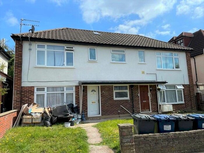 4 Bedroom Maisonette To Rent In Oakmead Gardens, Edgware, Greater London., HA8