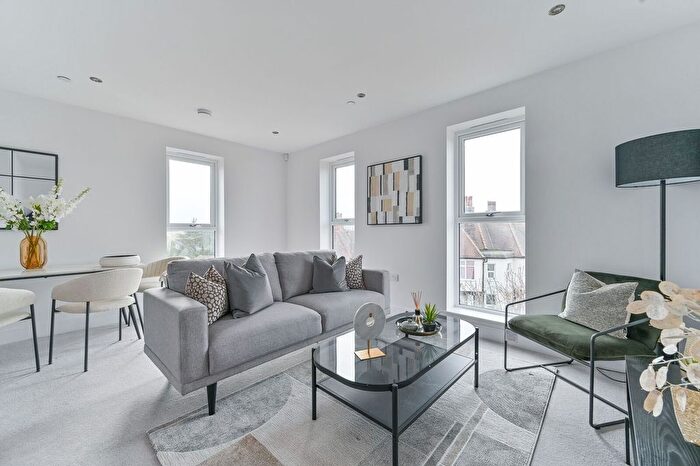 2 Bedroom Flat For Sale In Eldon Court, South Norwood, SE25
