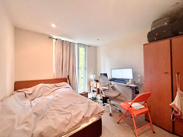 2 Bedroom Apartment To Rent In Wharf Lane, London, E14