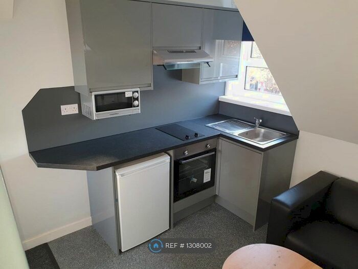 Studio To Rent In Caversham Road, Reading RG1