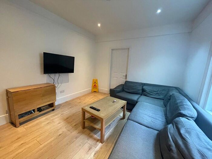 6 Bedroom Terraced House To Rent In Shakespeare Avenue, Southampton, SO17