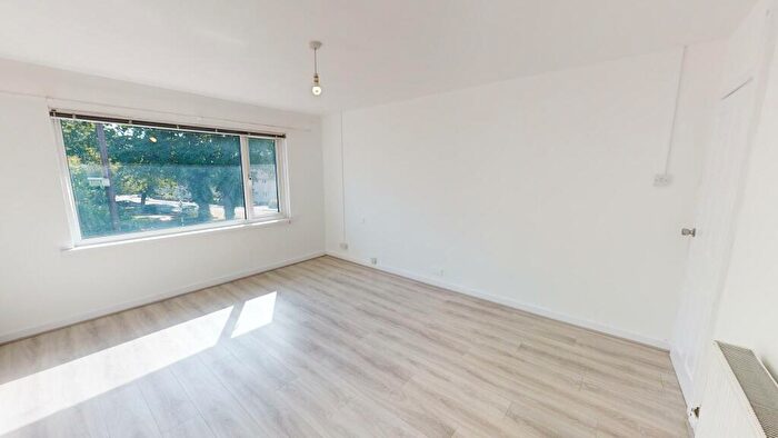 2 Bedroom Flat To Rent In Heol Llanishen Fach, Rhiwbina, Cardiff, CF14