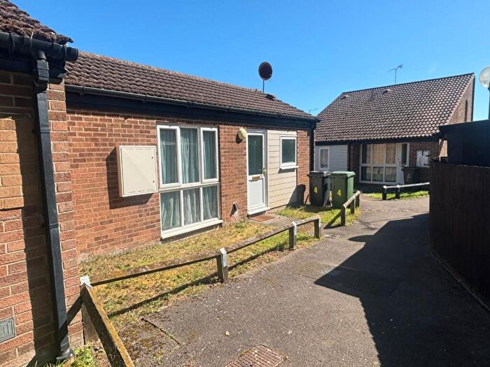 3 Bedroom Semi-Detached Bungalow For Sale In Tithing Close, Thetford, IP24