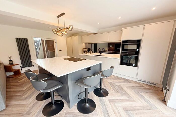 5 Bedroom Detached House For Sale In Victoria Way, Bramhall, SK7