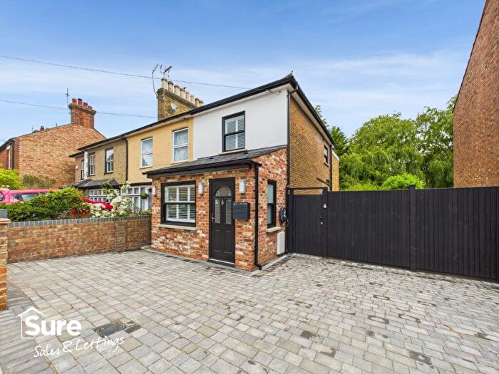 2 Bedroom End Of Terrace House To Rent In Park St, Park Street, St Albans, AL2