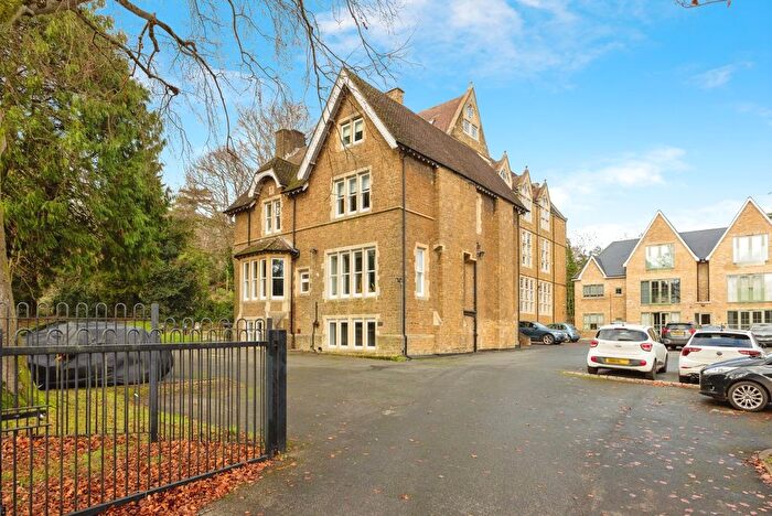 2 Bedroom Flat For Sale In Filmer Grove, Godalming, Surrey, GU7
