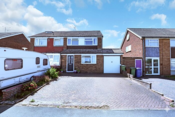 4 Bedroom Semi Detached House For Sale In Lower Road, Teynham, Sittingbourne, Kent, ME9