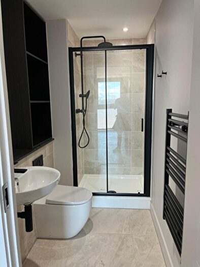 2 Bedroom Flat To Rent In Triskelion Way, Liverpool, Merseyside, L3