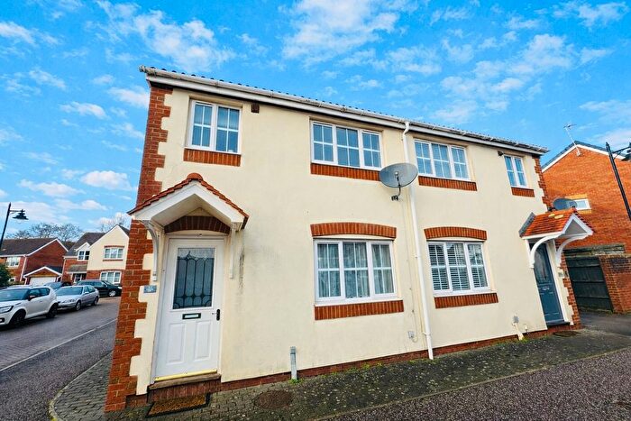 3 Bedroom Semi Detached House To Rent In Cashford Gate, Taunton, TA2