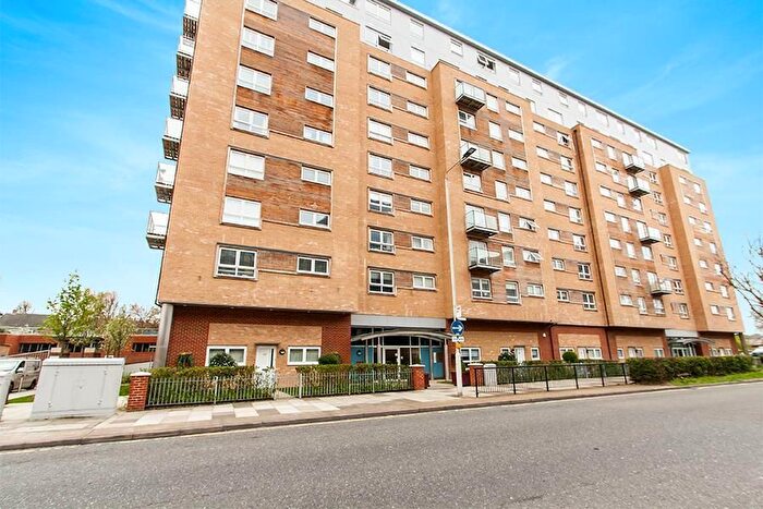 2 Bedroom Flat To Rent In Cherrydown East, Basildon, SS16