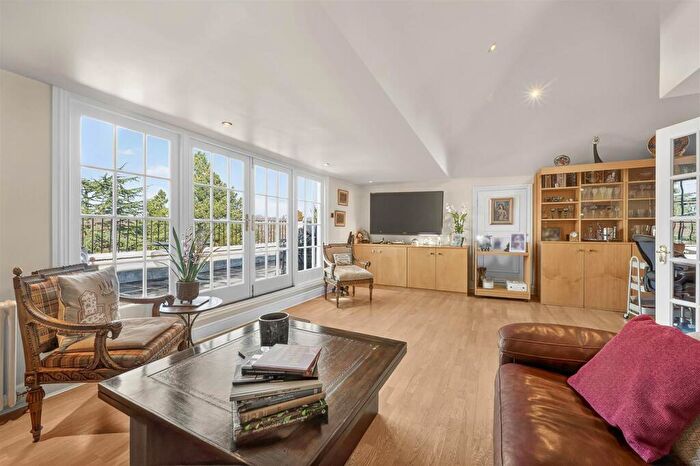 3 Bedroom Flat For Sale In Pond Street, Hampstead, NW3