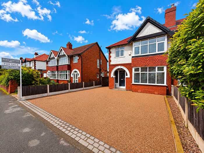 3 Bedroom Semi-Detached House For Sale In Sundial Road, Offerton, Stockport, SK2