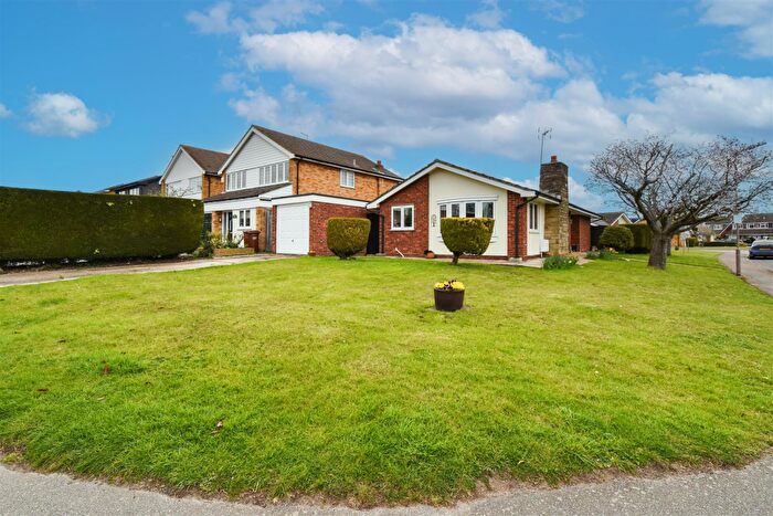 3 Bedroom Detached Bungalow For Sale In Woollard Way, Blackmore, Ingatestone, CM4