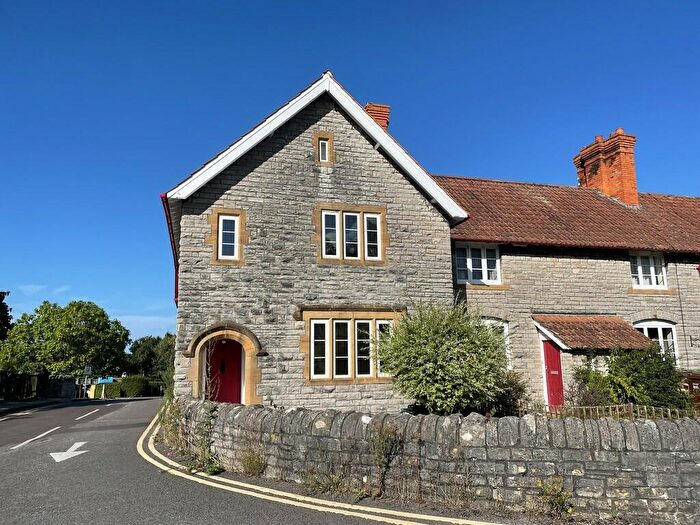 3 Bedroom End Of Terrace House To Rent In Wilfrid Road, Street, BA16