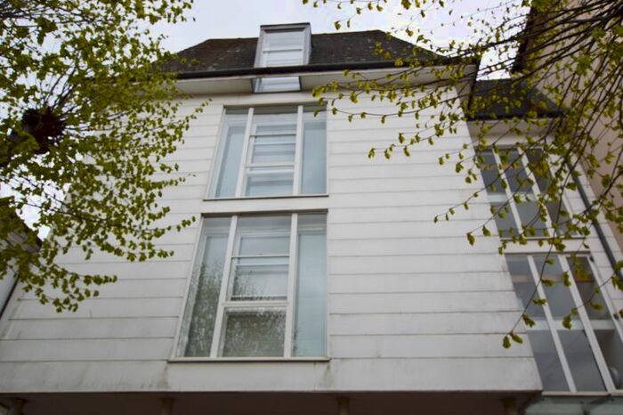 2 Bedroom Flat To Rent In Modern Bedroom Bathroom Flat, High Street, Tunbridge Wells, TN1