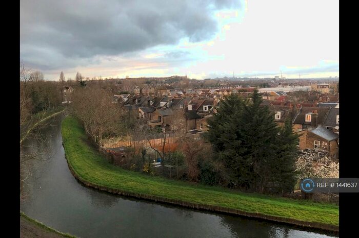 3 Bedroom Flat To Rent In Ashview Apartments, London, N4