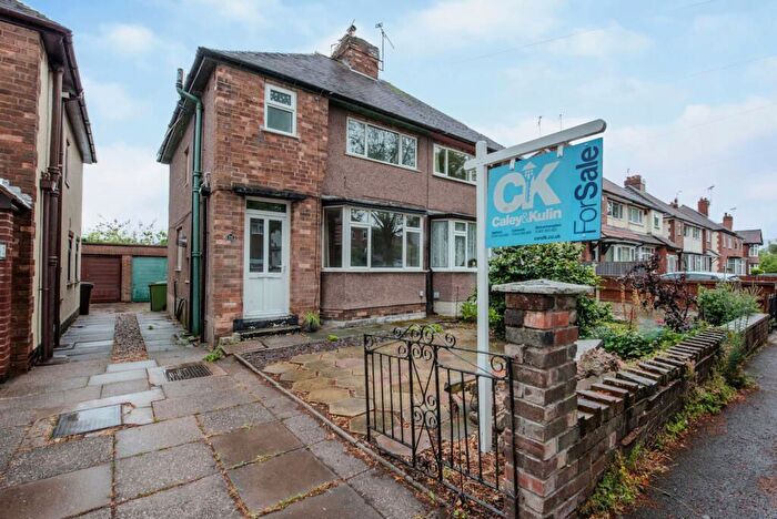 3 Bedroom Semi-detached House For Sale In Eastlands Grove, Stafford, ST17