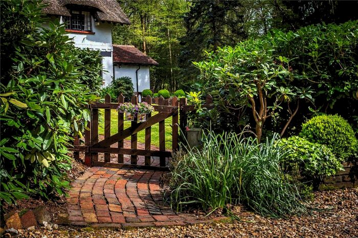4 Bedroom Detached House For Sale In Guildford Road, Clemsfold, Horsham, West Sussex, RH12