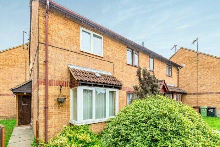 2 Bedroom Property To Rent In Senwick Drive, Wellingborough, NN8