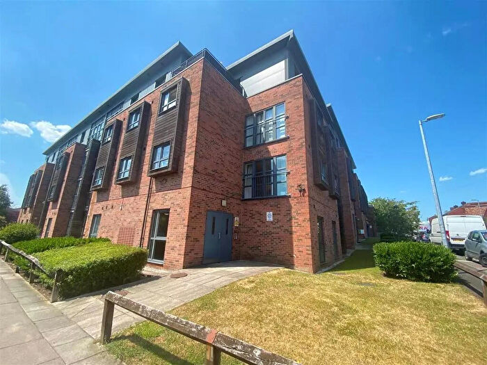 2 Bedroom Apartment To Rent In Devonshire Point, Devonshire Road, Manchester, M30