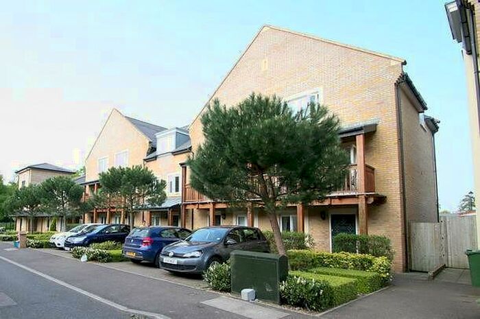 3 Bedroom Town House To Rent In Bedroom End Terrace Town House In Caterham Village, CR3