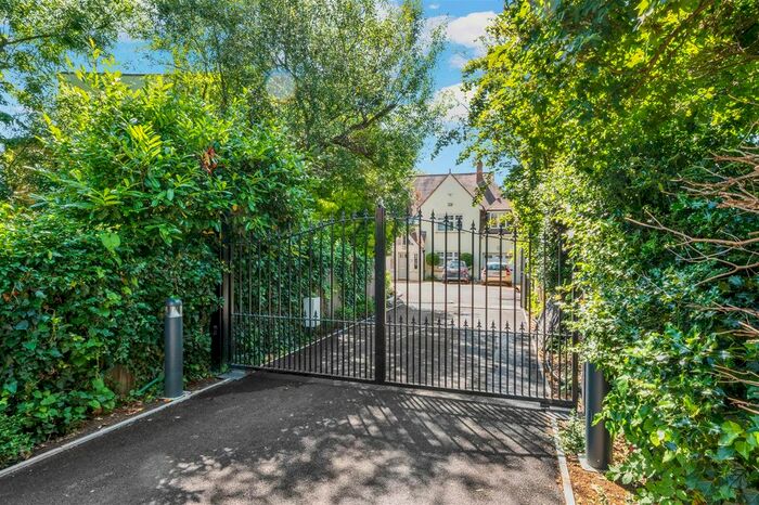 4 Bedroom Terraced House To Rent In Orchard Grove, West Wimbledon, SW20