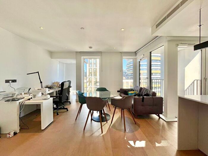 2 Bedroom Flat To Rent In Fountain Park Way, London, W12