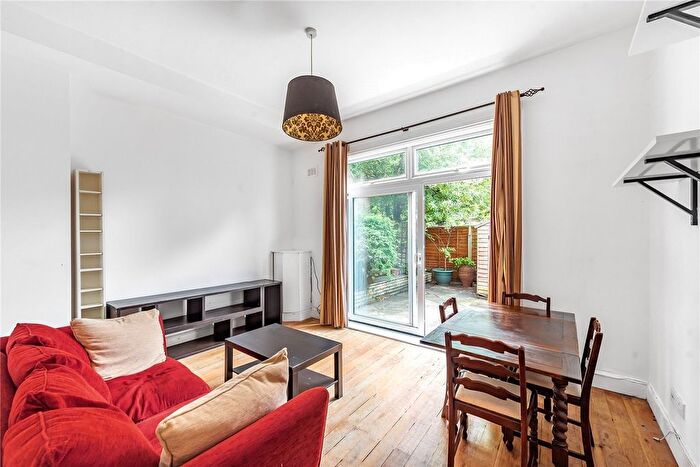 2 Bedroom Flat For Sale In Minster Road, West Hampstead, London, NW2