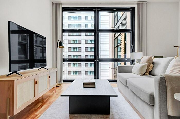 1 Bedroom Apartment To Rent In South Quay Square, London, E14