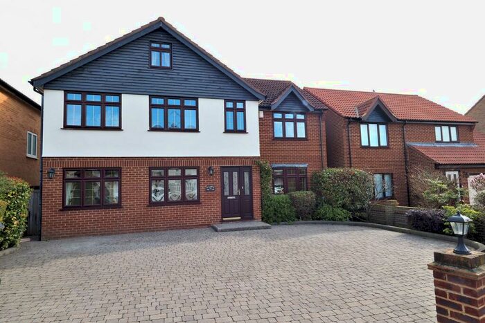 4 Bedroom Detached House To Rent In The Lindens, Loughton, IG10