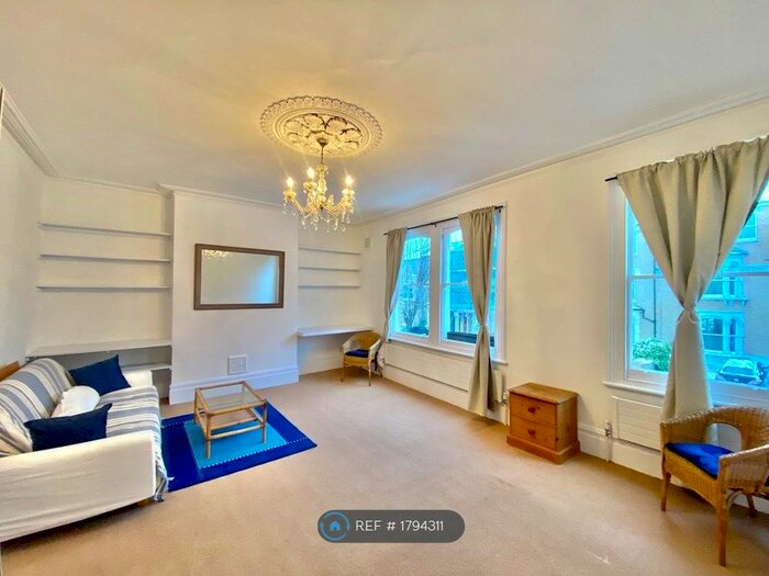 Studio To Rent In Freegrove Road, London, N7