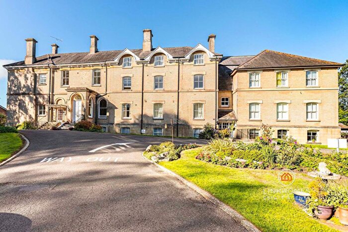2 Bedroom Flat For Sale In Redcotts Lane, Wimborne, BH21