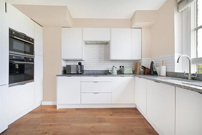 2 Bedroom Flat To Rent In Wilmot Street, London, E2