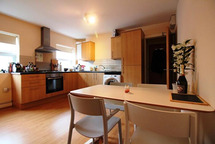 2 Bedroom Flat To Rent In Richmond Road, Roath, CF24