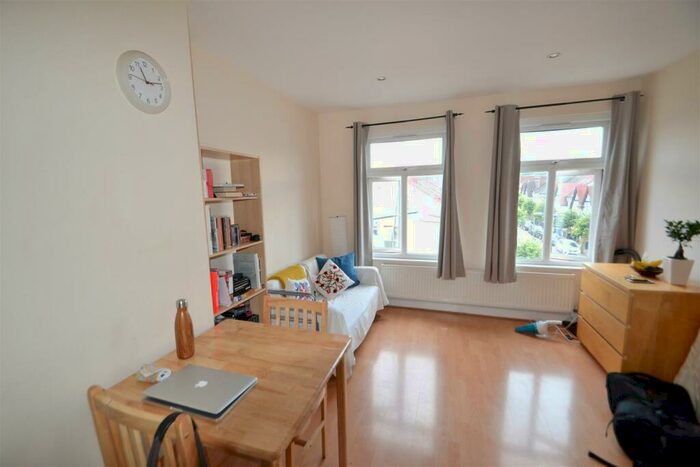 2 Bedroom Apartment To Rent In Finchley Road, NW11