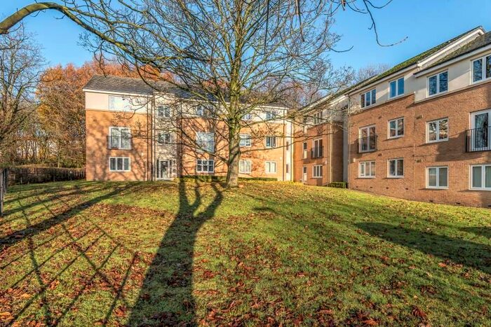 2 Bedroom Flat To Rent In Oak Tree Lane, Killingbeck, Leeds, LS14