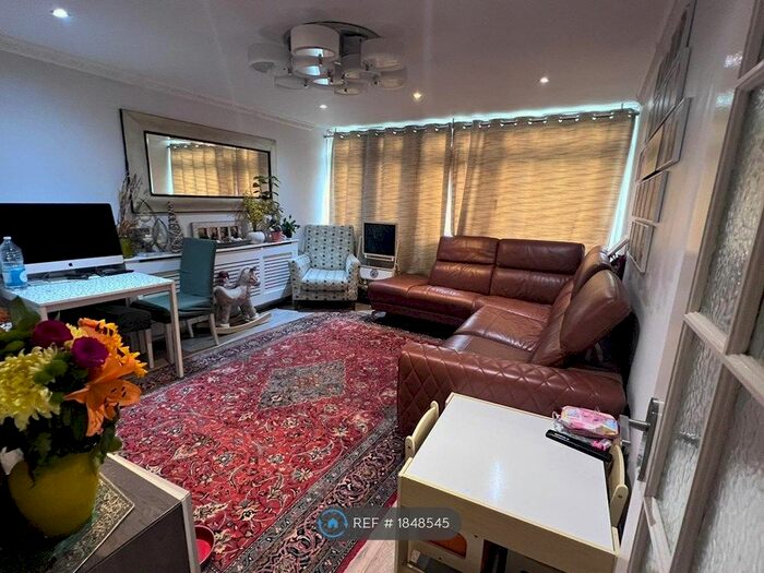 2 Bedroom End Of Terrace House To Rent In Comber Close, London, NW2